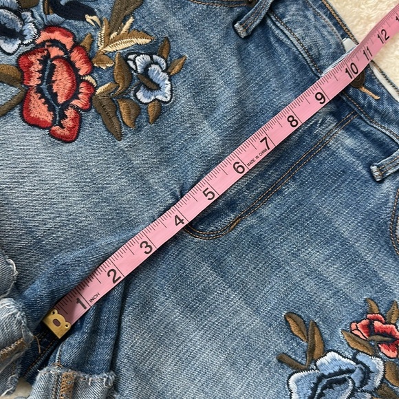 A&F Women's‎ High Waist Boho Cottagecore Embroidered Mini Cuff Jean Shorts 6 - Picture 6 of 9